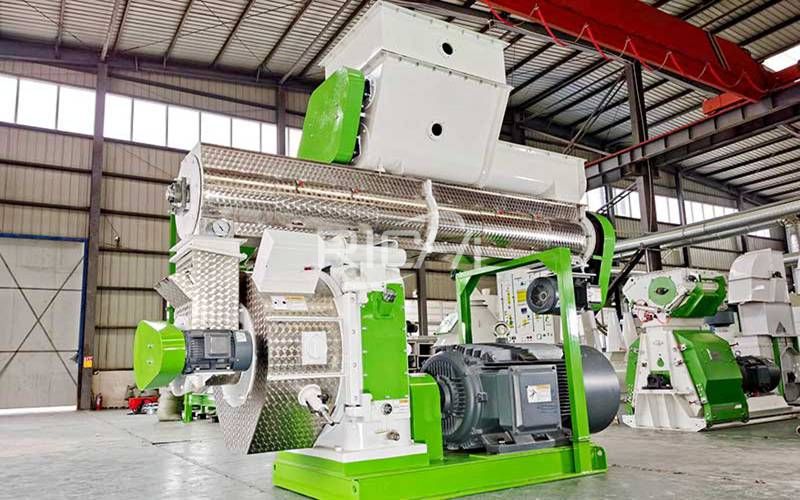 What is the Capacity of the Commercial Alfalfa Pallet Making Machine?