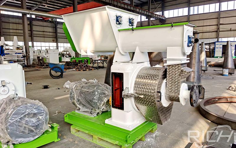 Nigeria 1-1.2t/h Wood Pellet Machine