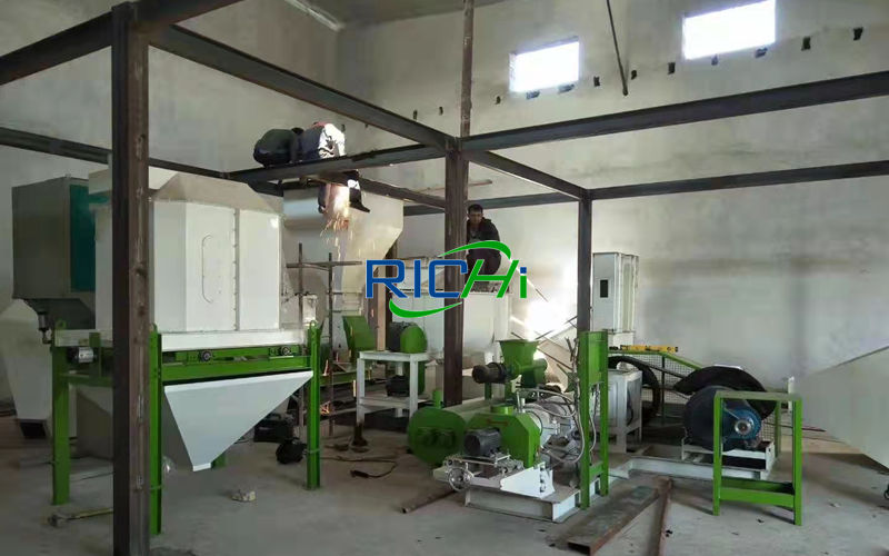 Uzbekistan 1T/H Floating Fish Feed Plant And 1-2TPH Extruded Cattle Feed Plant