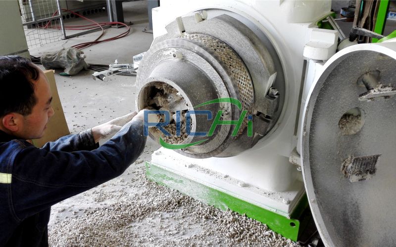 Natural Bentonite And Attapulgite Cat Litter Pellet Making machine in UK