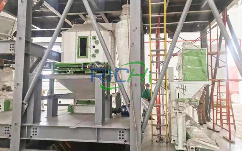 Indonesia 3-5T/H Ruminant Feed Plant For Sheep And Cattle Pellets Production