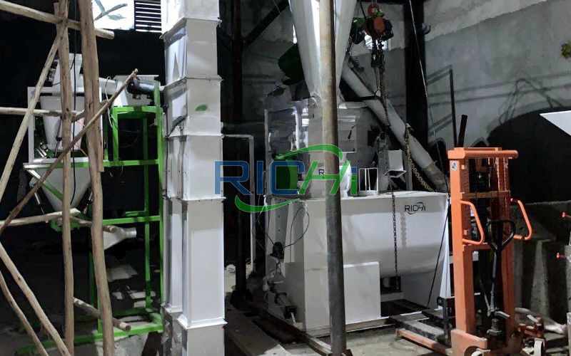 Kenya Complete 5T/H Poultry Feed Mill For Mash Feed Production