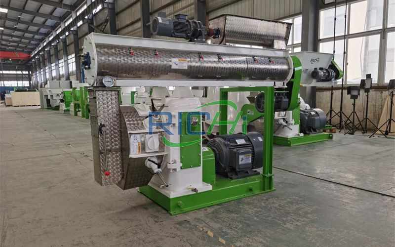 10-12T/H Cow Pellet Machine in Canada