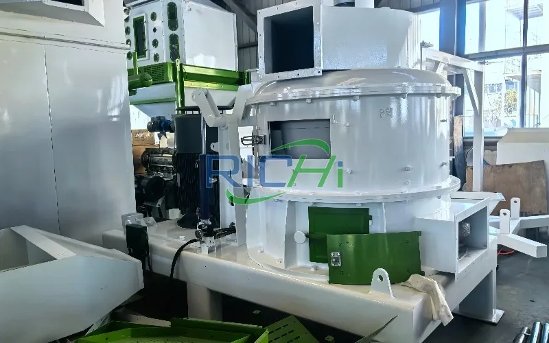 4-5T/H Cat Food Grinder in Vietnam