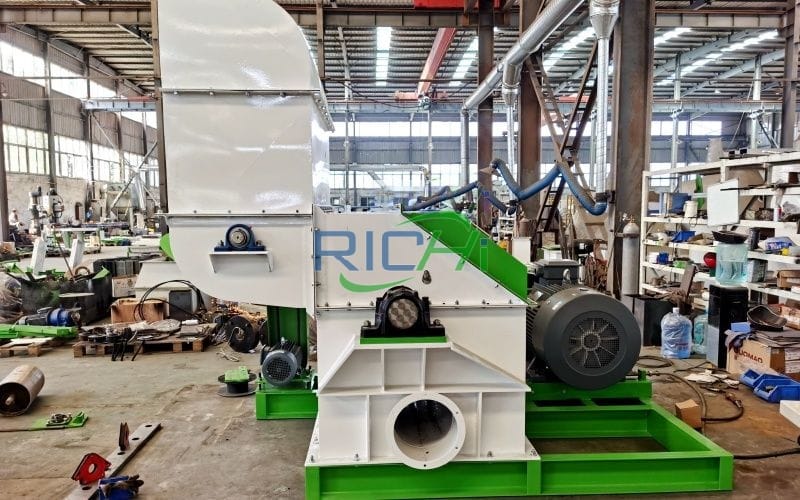 Broyeur à marteaux pour foin de 3 à 4 tonnes par heure en Roumanie