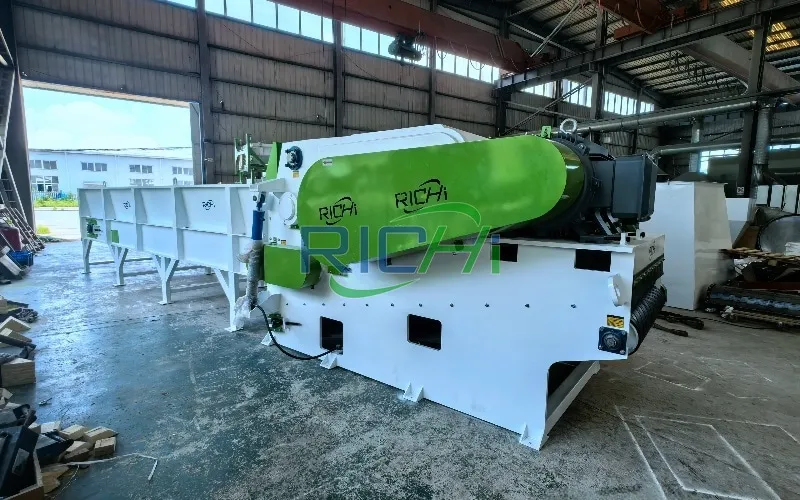 Broyeur de déchets de bois en Roumanie