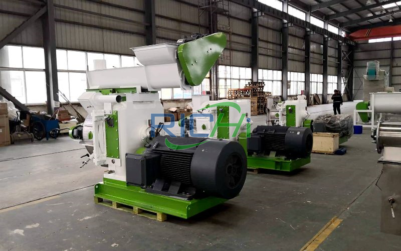 1T/H Palm Fiber Bedding Pellet Machine In Malaysia