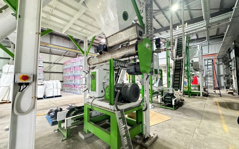 1.0–1.5 T/H Okara Cat Litter Pellet Machine in Japan
