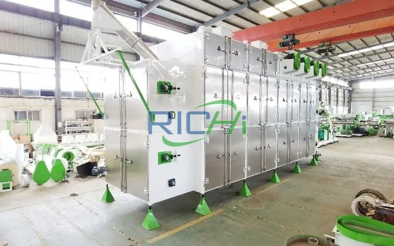 0.5-0.8 T/H Pet Feed Pellet Drying Belt Machine in Italy