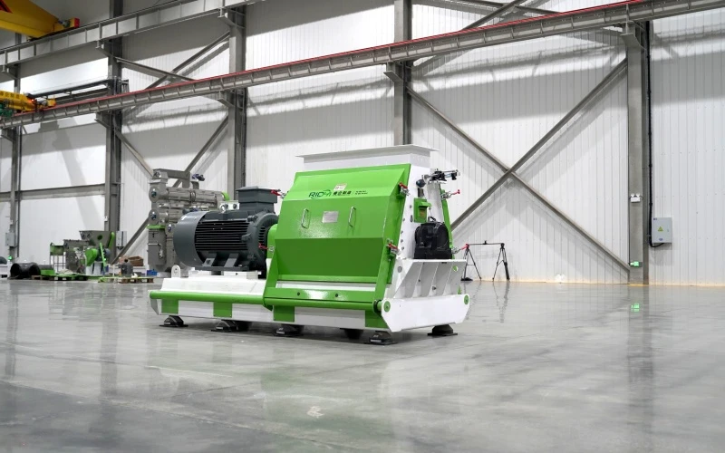1.0-1.5T/H Peanut Straw Hammer Mill in The Gambia