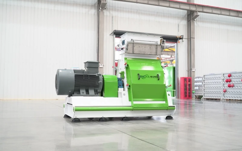 10–12 T/H Animal Feed Grinding Machine in Canada