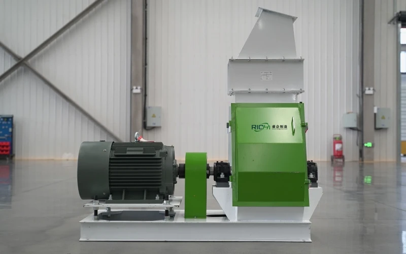 Cheap Price 3-4 Ton Per Hour Sawdust Crusher Machine in Vietnam