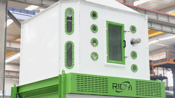 Gentle Discharge System for Low Pellet Breakage