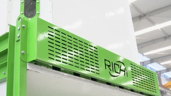 Residue-Free Curved Hopper