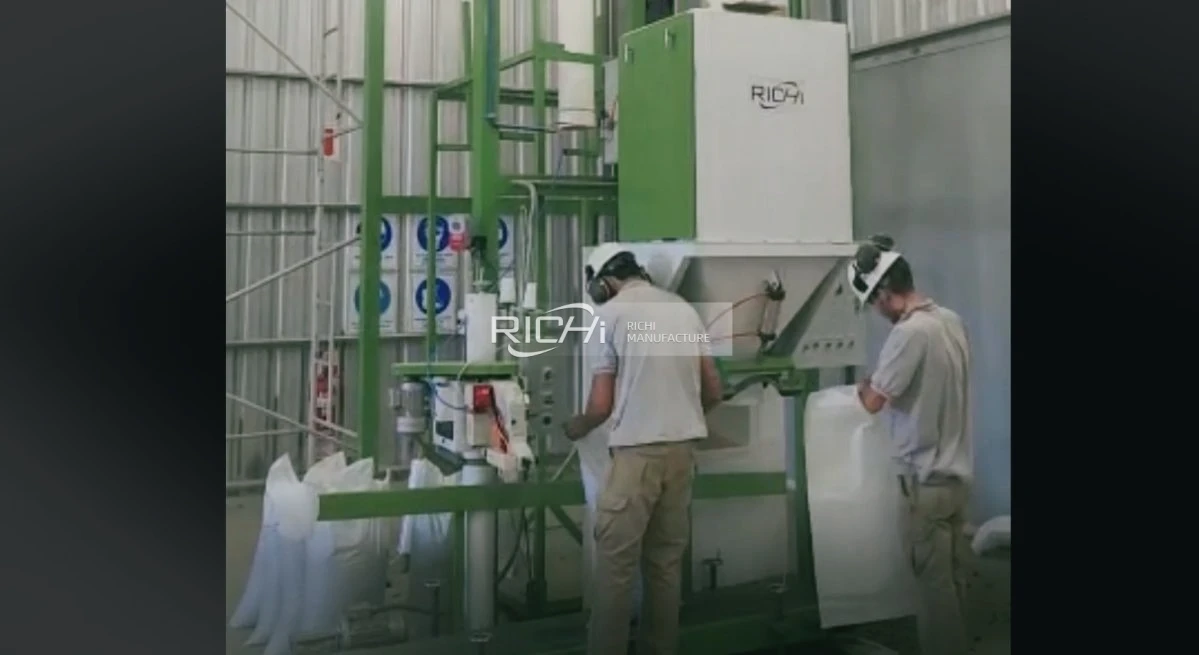 Automatic Packing Machine for Alfalfa Pellets in Argentina Video