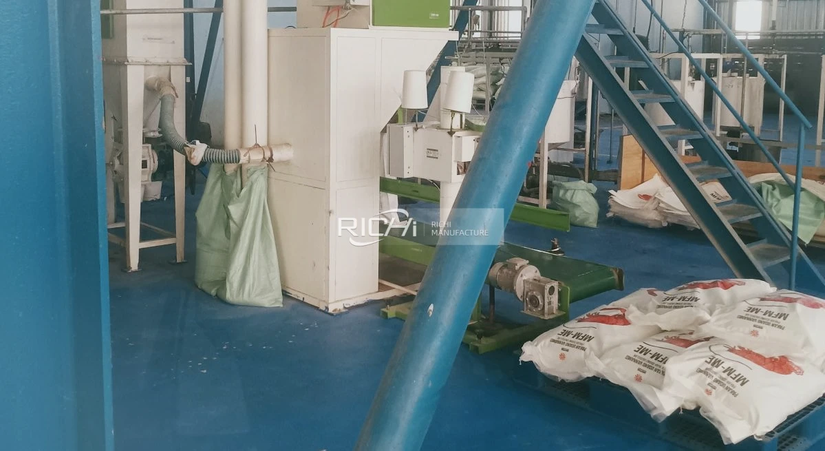 Automatic Packing Machine for Shrimp Feed Pellets in Indonesia Video