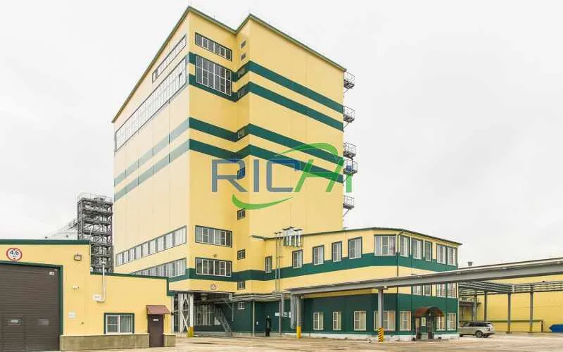 Плавучий завод по производству кормов для рыб в Кыргызстане