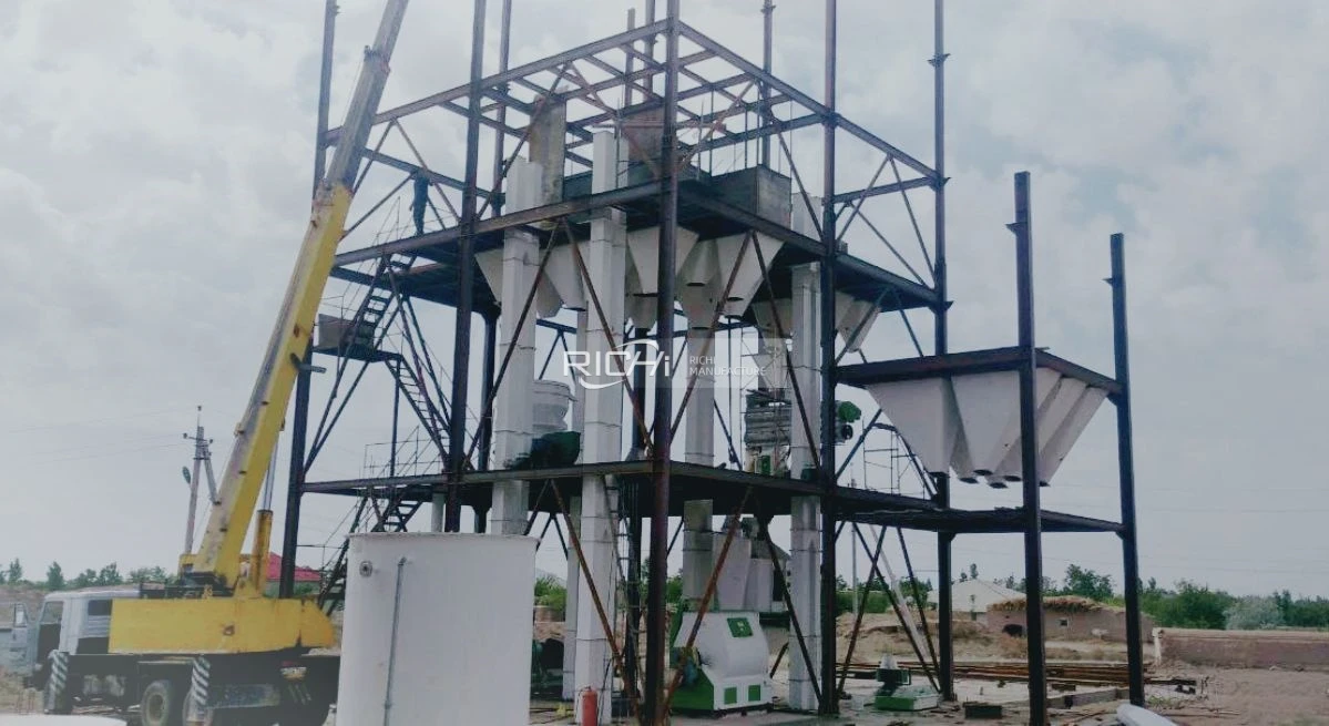 Chicken Feed Mill Paddle Mixer Video in Uzbekistan