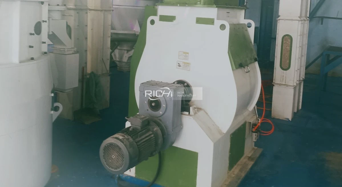 Shrimp Feed Mill Paddle Mixer Video in Indonesia