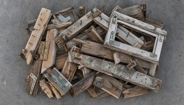 Mixed demolition wood