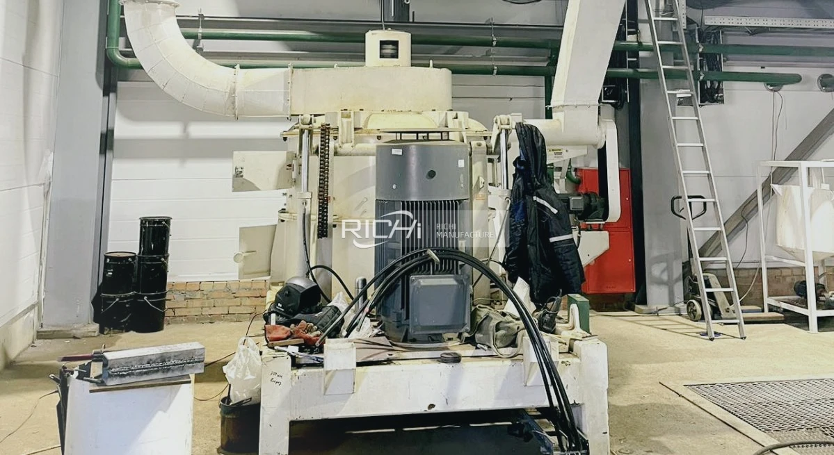 Ultrafine Pulverizer in Russia Extruded Fish Feed Mill Plant Video