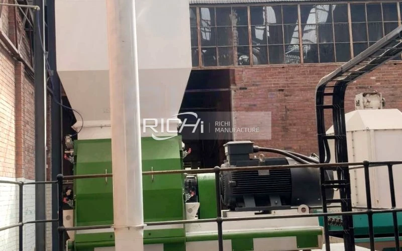 5-6 T/H Wood Hammer Mill in Indonesia